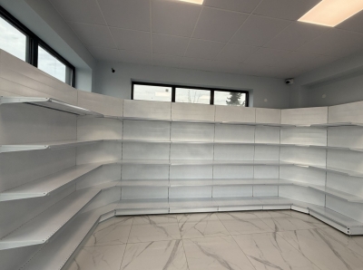 Вътрешен ъглов стелаж с плътен гръб